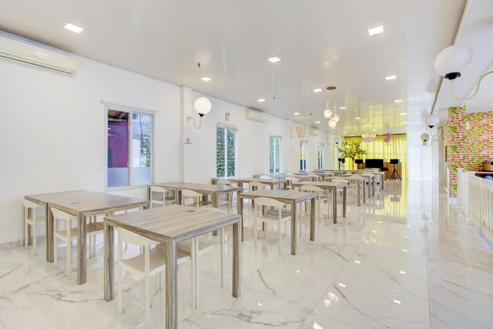 Capital O 4002 Aleander Hotel Jakarta Exterior foto
