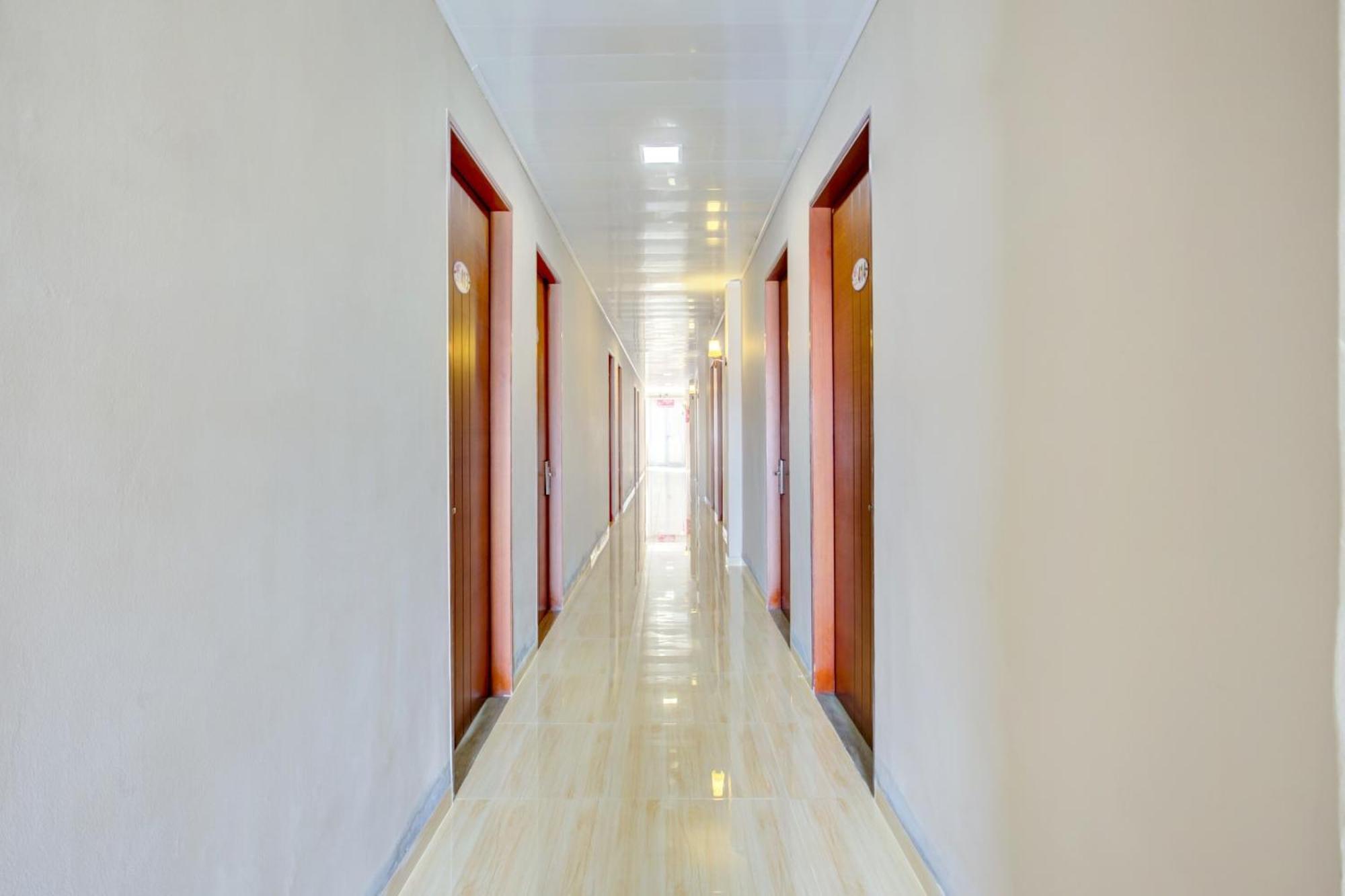 Capital O 4002 Aleander Hotel Jakarta Exterior foto