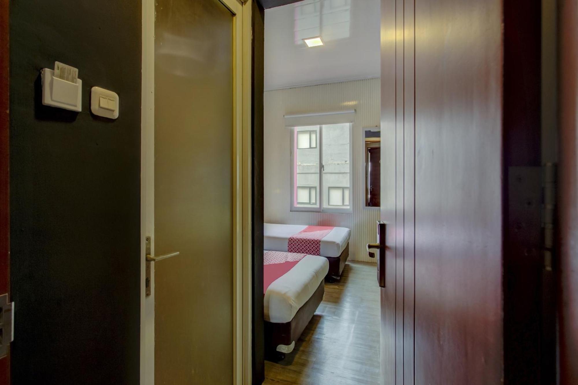 Capital O 4002 Aleander Hotel Jakarta Exterior foto