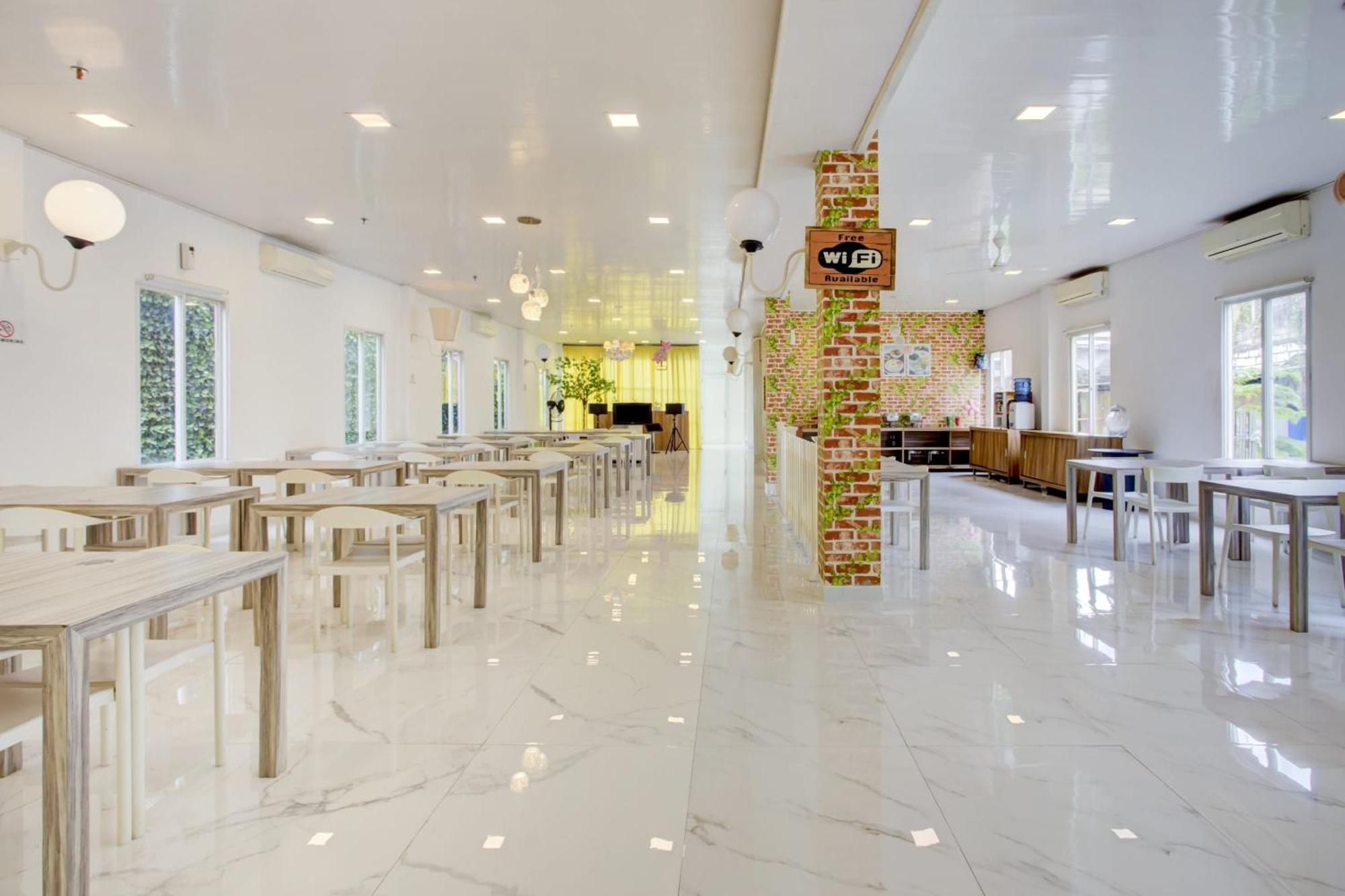 Capital O 4002 Aleander Hotel Jakarta Exterior foto